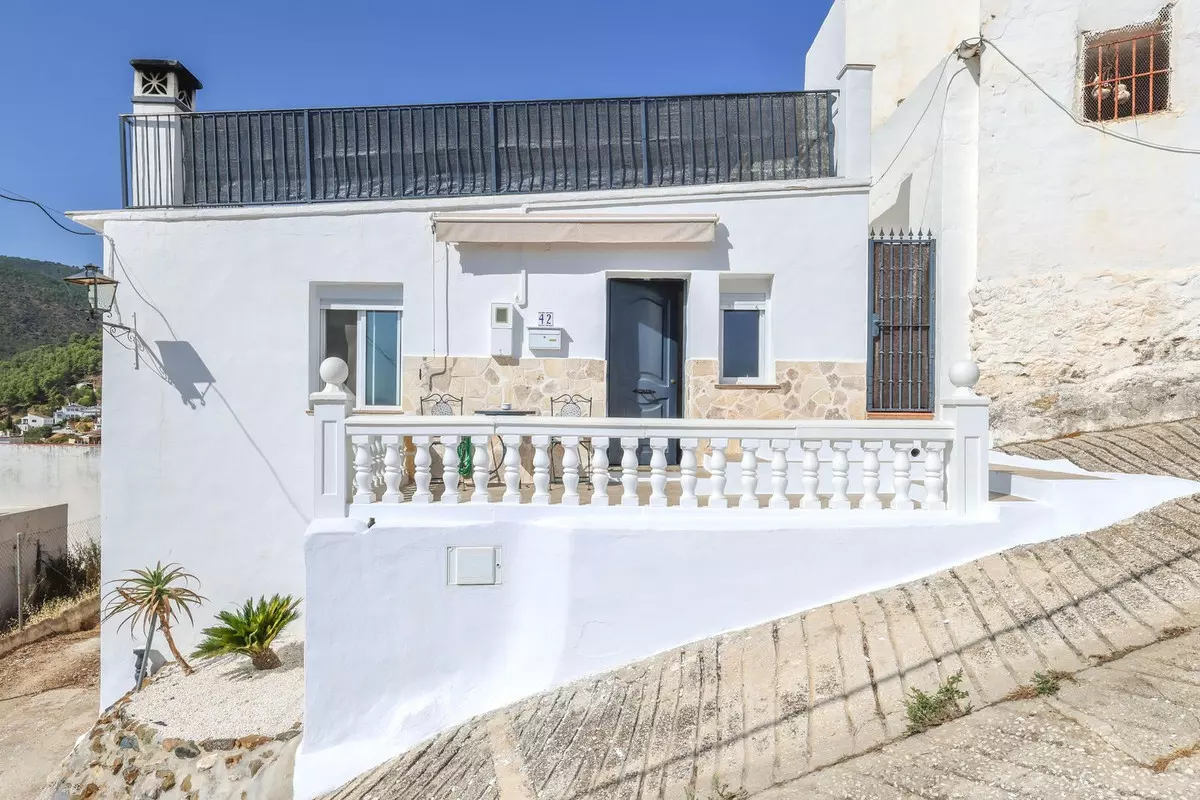 3-bedroom Town House In Tolox, Spain (125 M²)