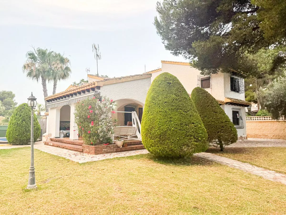 4-bedroom Villa In Orihuela, Spain (200 M²)