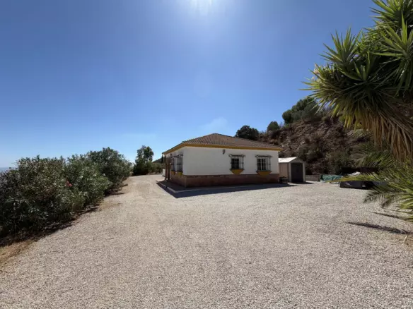 3-bedroom Villa In Colmenar, Spain (161 M²)