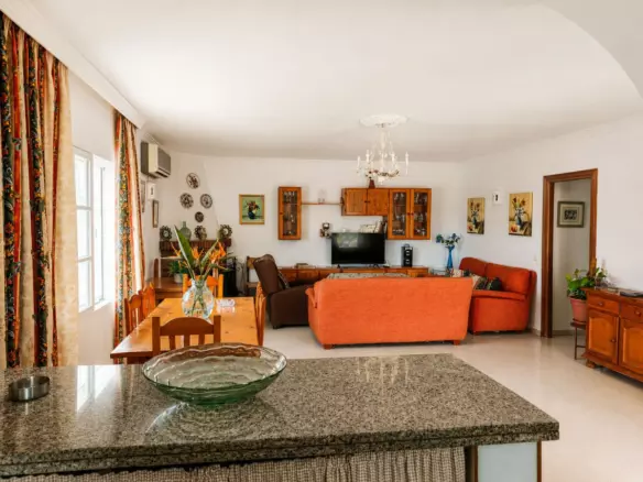 6-bedroom Country House In Estepona, Spain (206 M²)