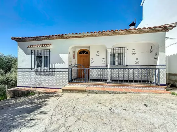 3-bedroom Villa In Cómpeta, Spain (256 M²)