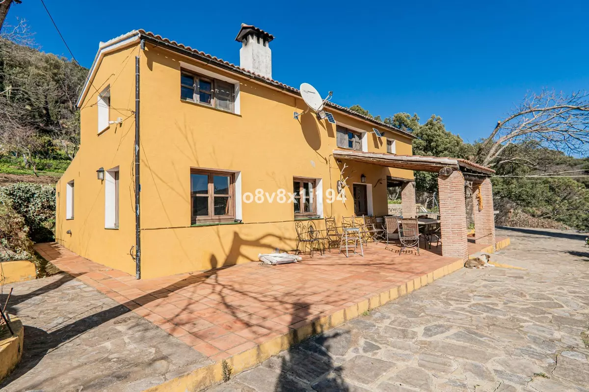 5-bedroom Country House In Jubrique, Spain (485 M²)