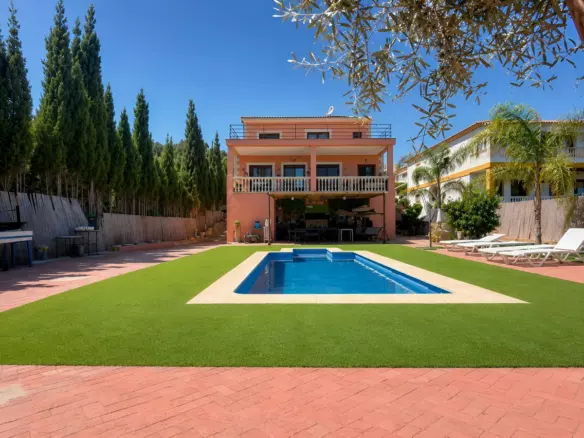 5-bedroom Villa In Torremolinos, Spain (460 M²)