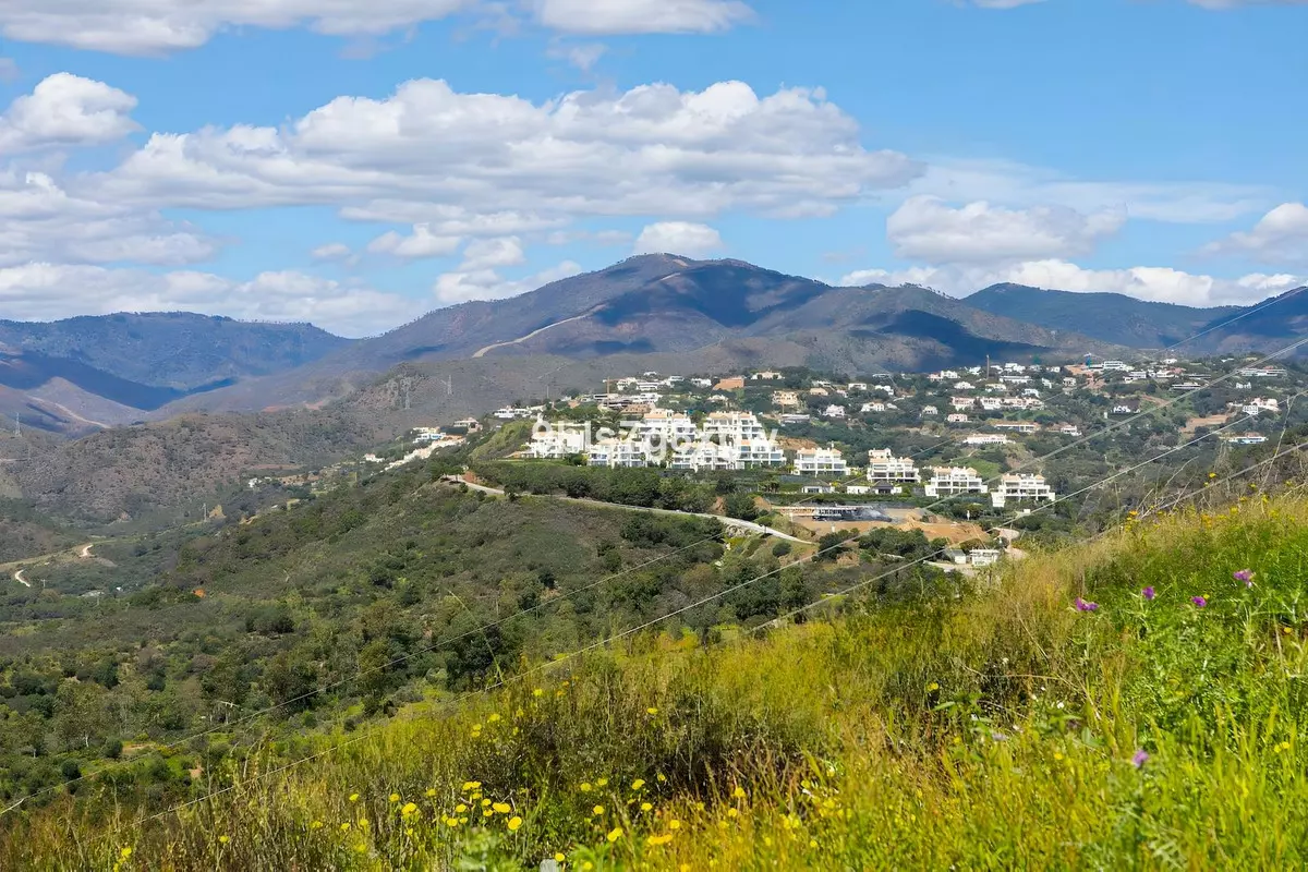 3-bedroom Apartment In Benahavis, Spain (204 M²)