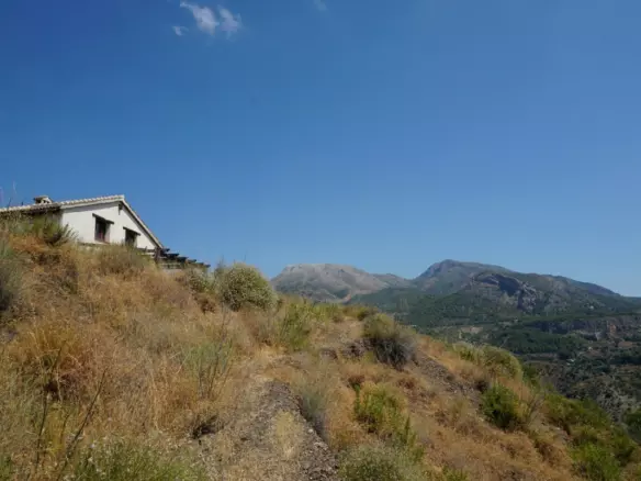 3-bedroom Country House In Yunquera, Spain (98 M²)