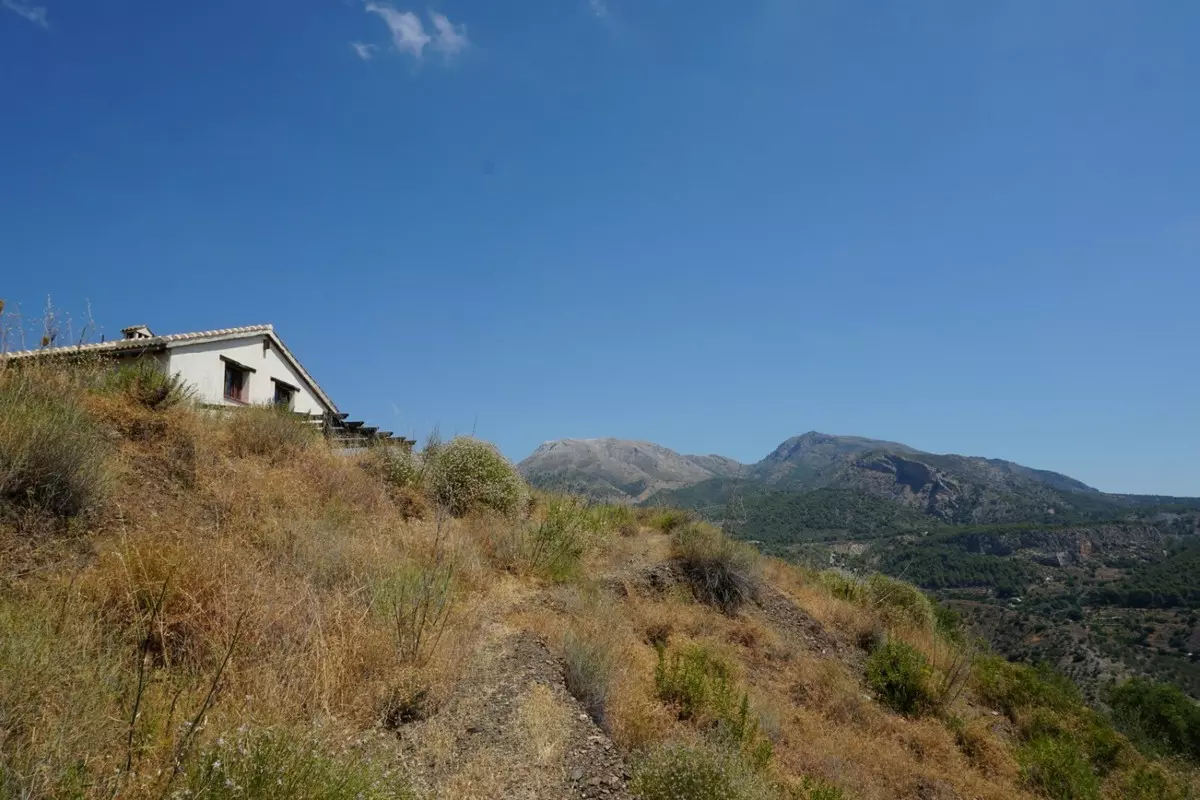 3-bedroom Country House In Yunquera, Spain (98 M²)