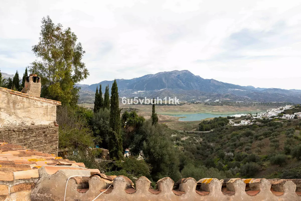 31-bedroom Town House In La Viñuela, Spain (1.618 M²)