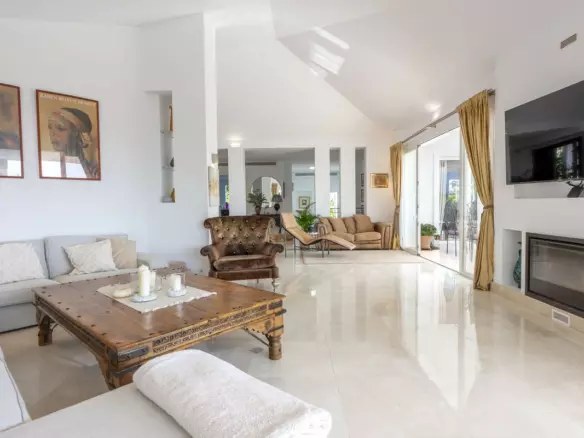 5-bedroom Villa In Marbella, Spain (503 M²)