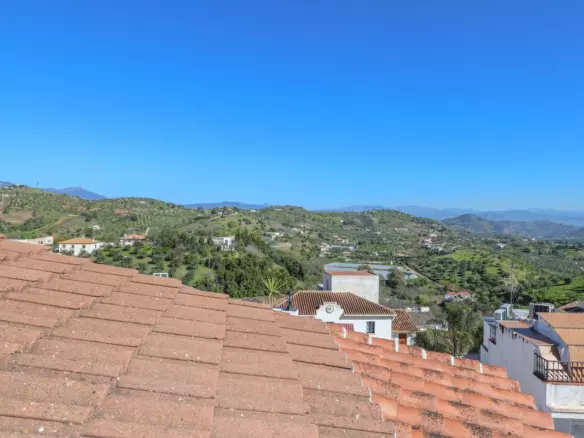 3-bedroom Town House In Guaro, Spain (103 M²)