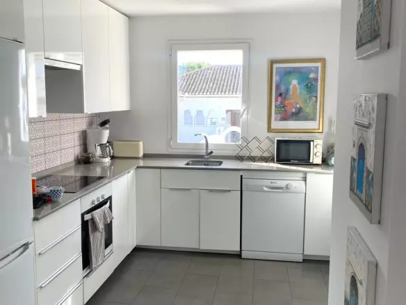 2-bedroom Apartment In Estepona, Spain (144 M²)