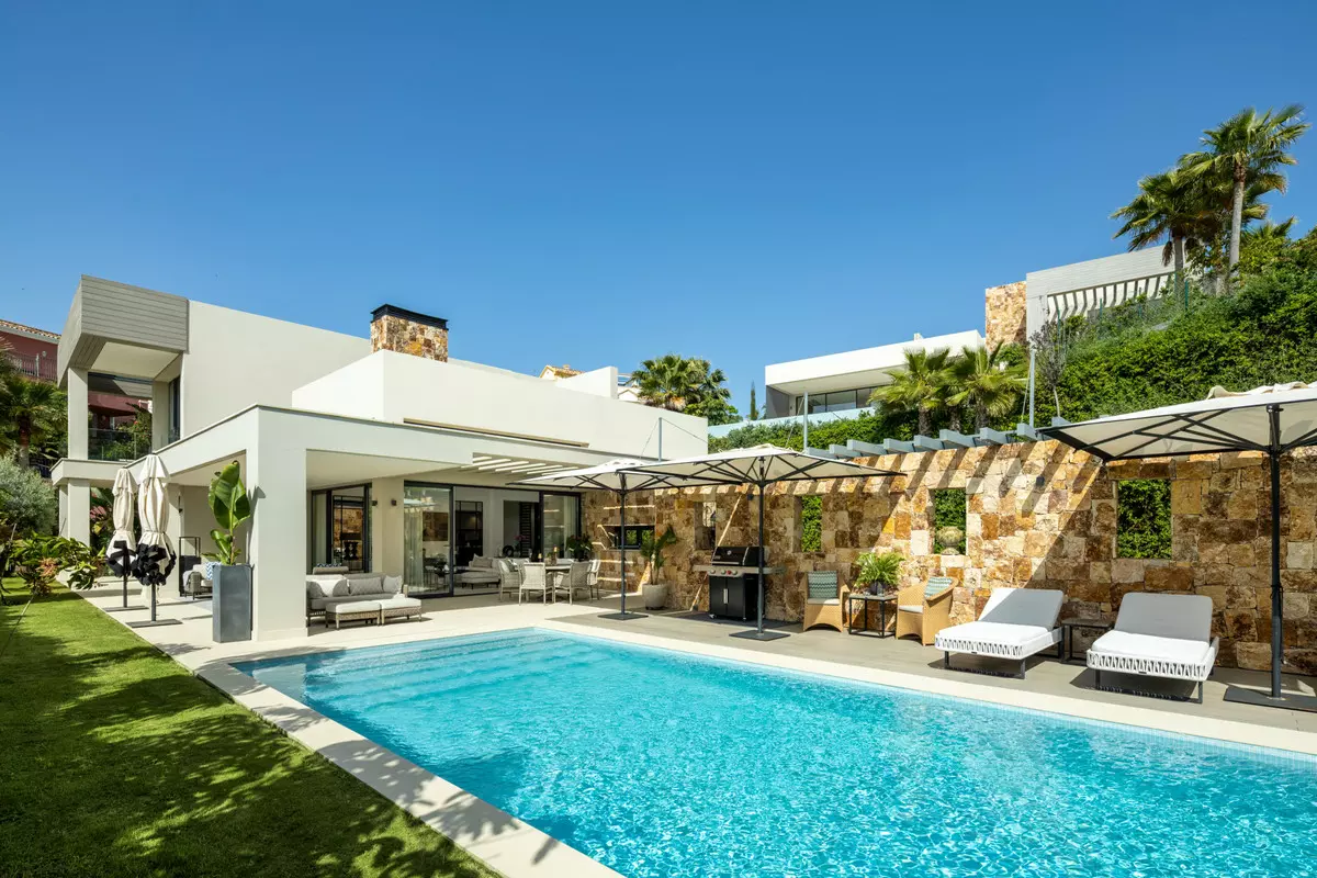 5-bedroom Villa In Marbella, Spain (532 M²)