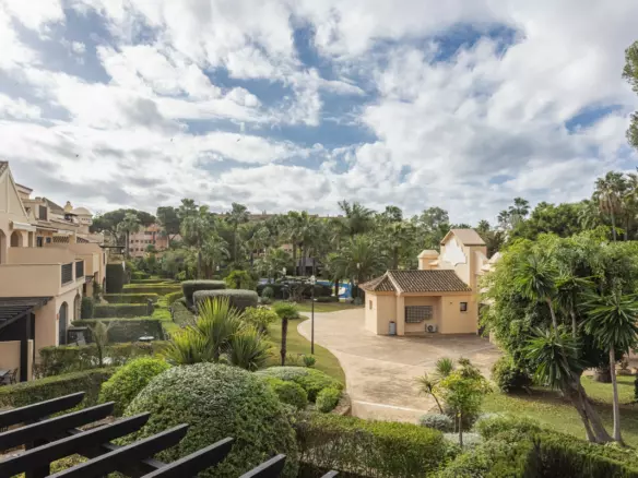 2-bedroom Apartment In Marbella, Spain (176 M²)
