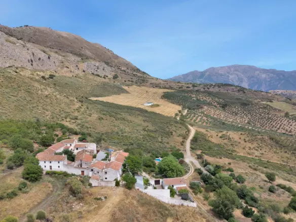 5-bedroom Country House In La Viñuela, Spain (548 M²)