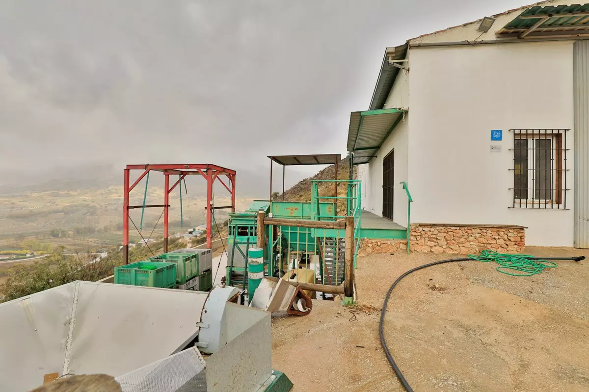 2-bedroom Country House In Alfarnatejo, Spain (239 M²)
