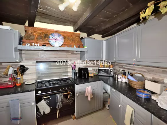 3-bedroom Town House In Parauta, Spain (140 M²)