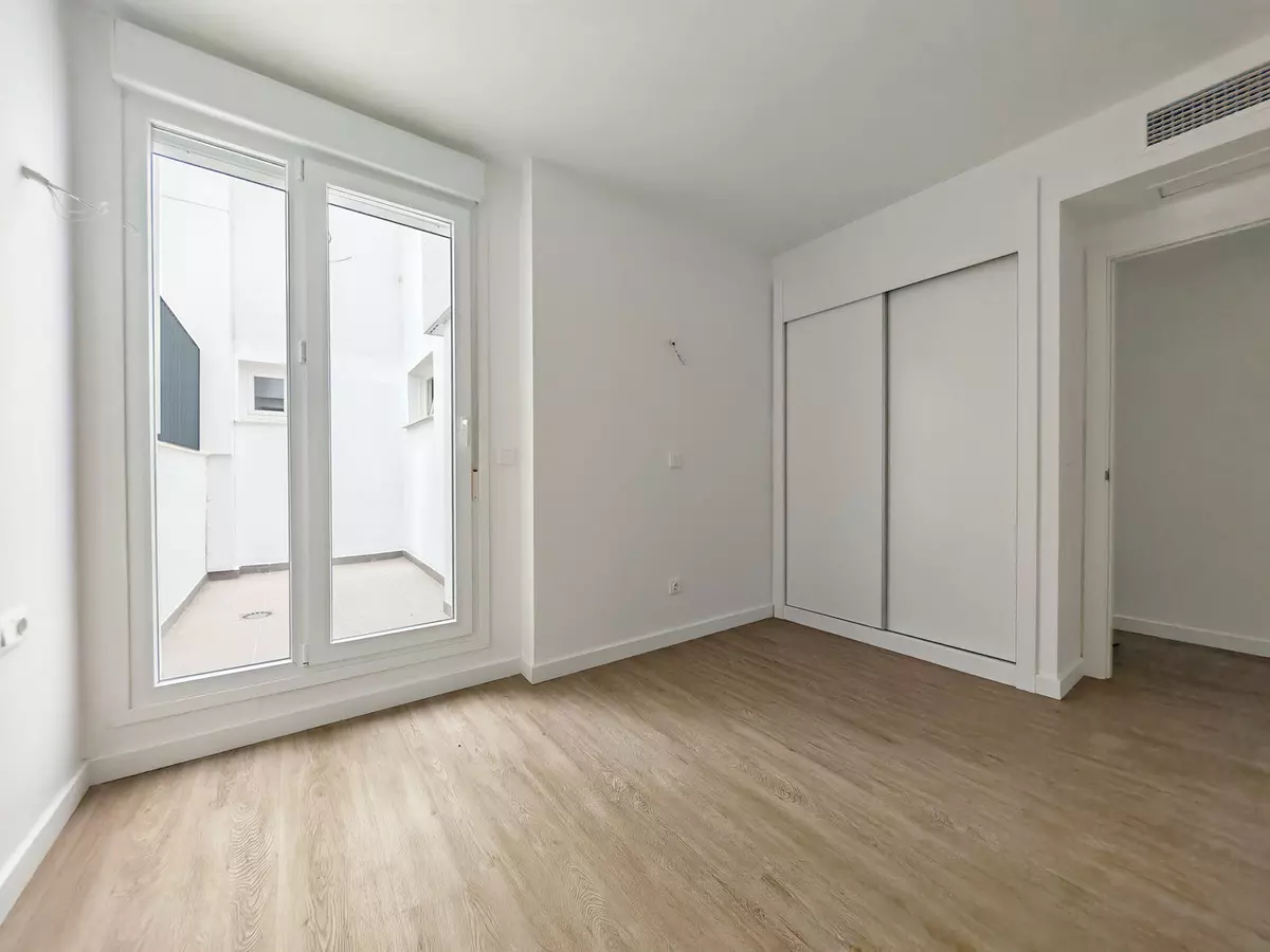 2-bedroom Apartment In Fuengirola, Spain (190 M²)