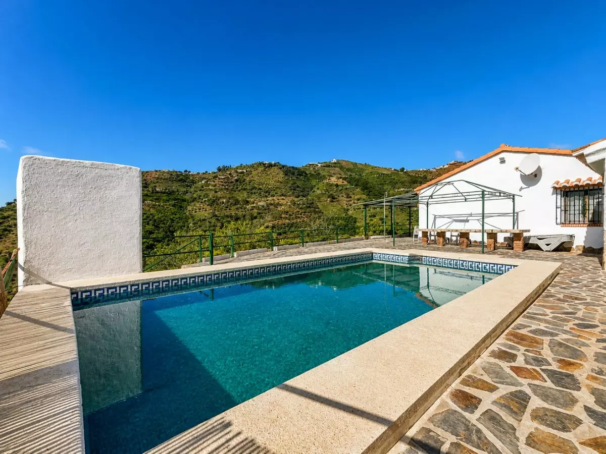 3-bedroom Villa In Cómpeta, Spain (94 M²)