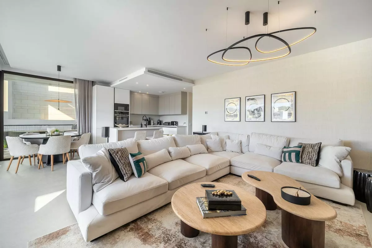 5-bedroom Villa In Marbella, Spain (322 M²)