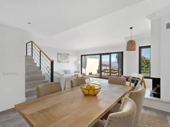 3-bedroom Town House In Marbella, Spain (294 M²)