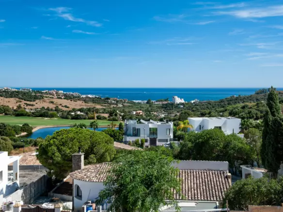 2-bedroom Apartment In Estepona, Spain (81 M²)