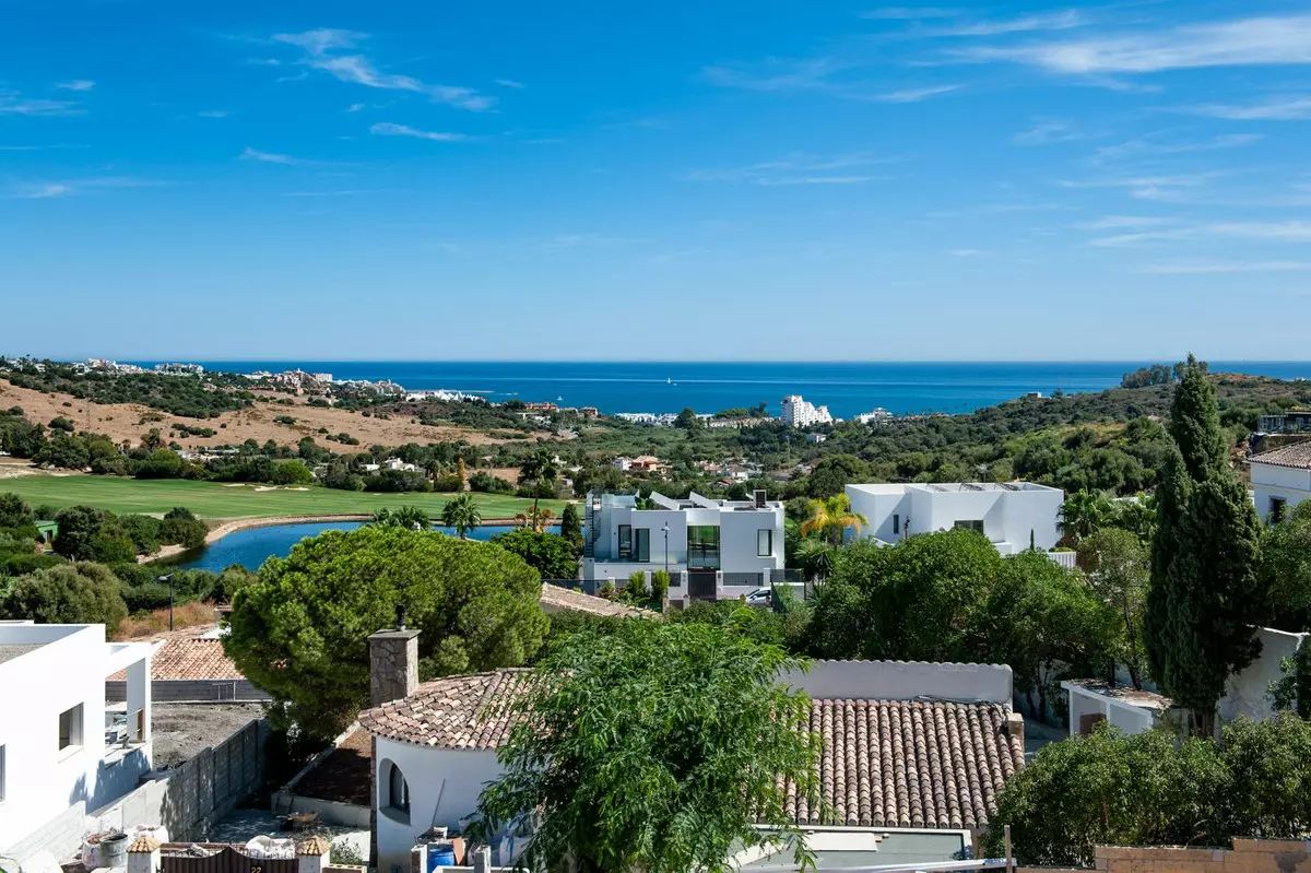 2-bedroom Apartment In Estepona, Spain (81 M²)
