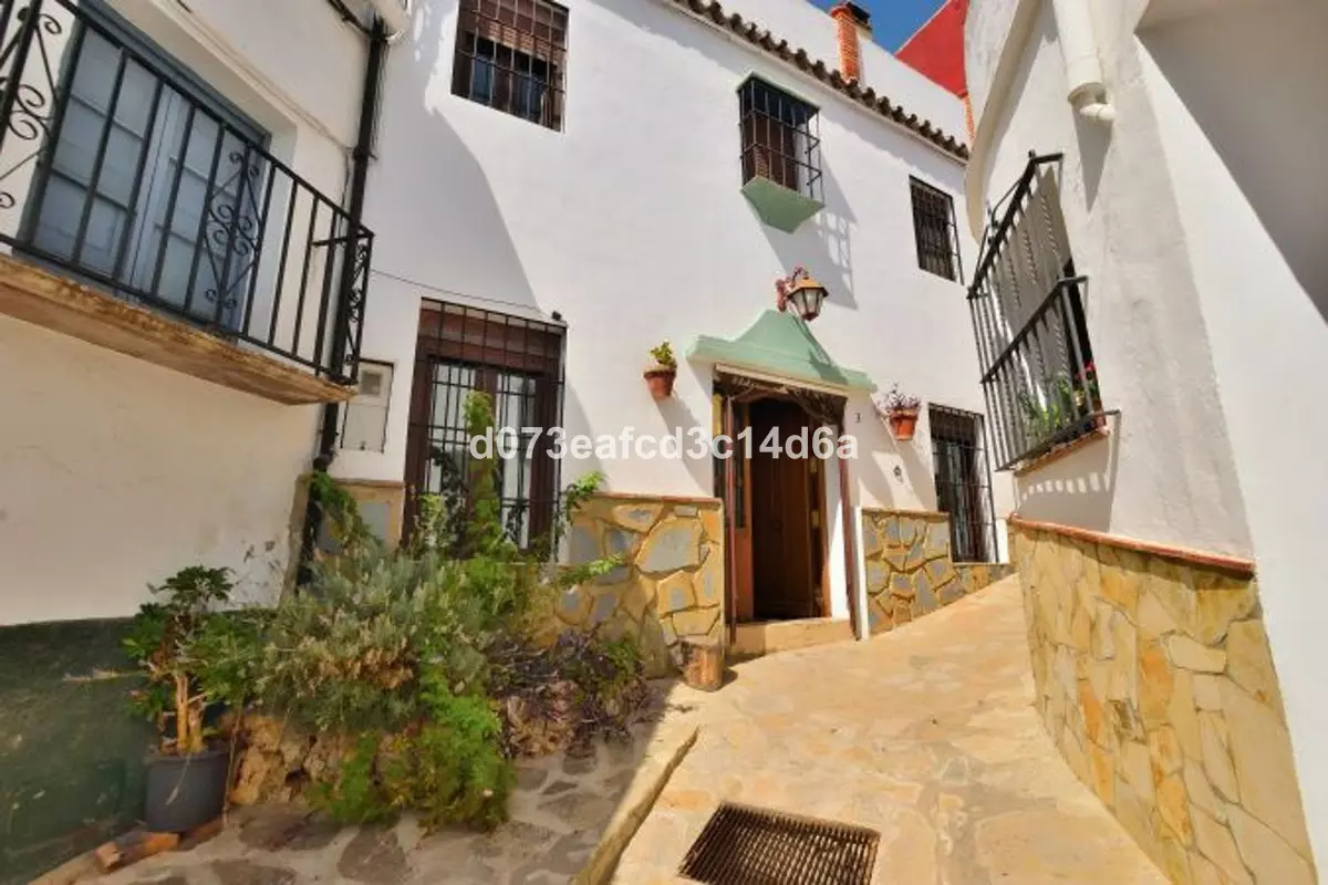 5-bedroom Town House In Benaoján, Spain (316 M²)