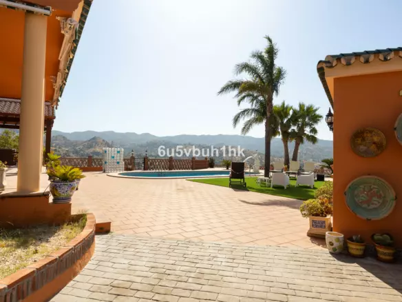 5-bedroom Country House In Almogía, Spain (468 M²)