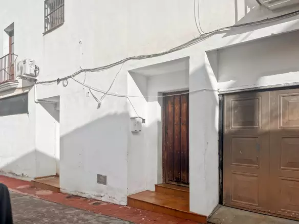 9-bedroom Town House In Riogordo, Spain (381 M²)