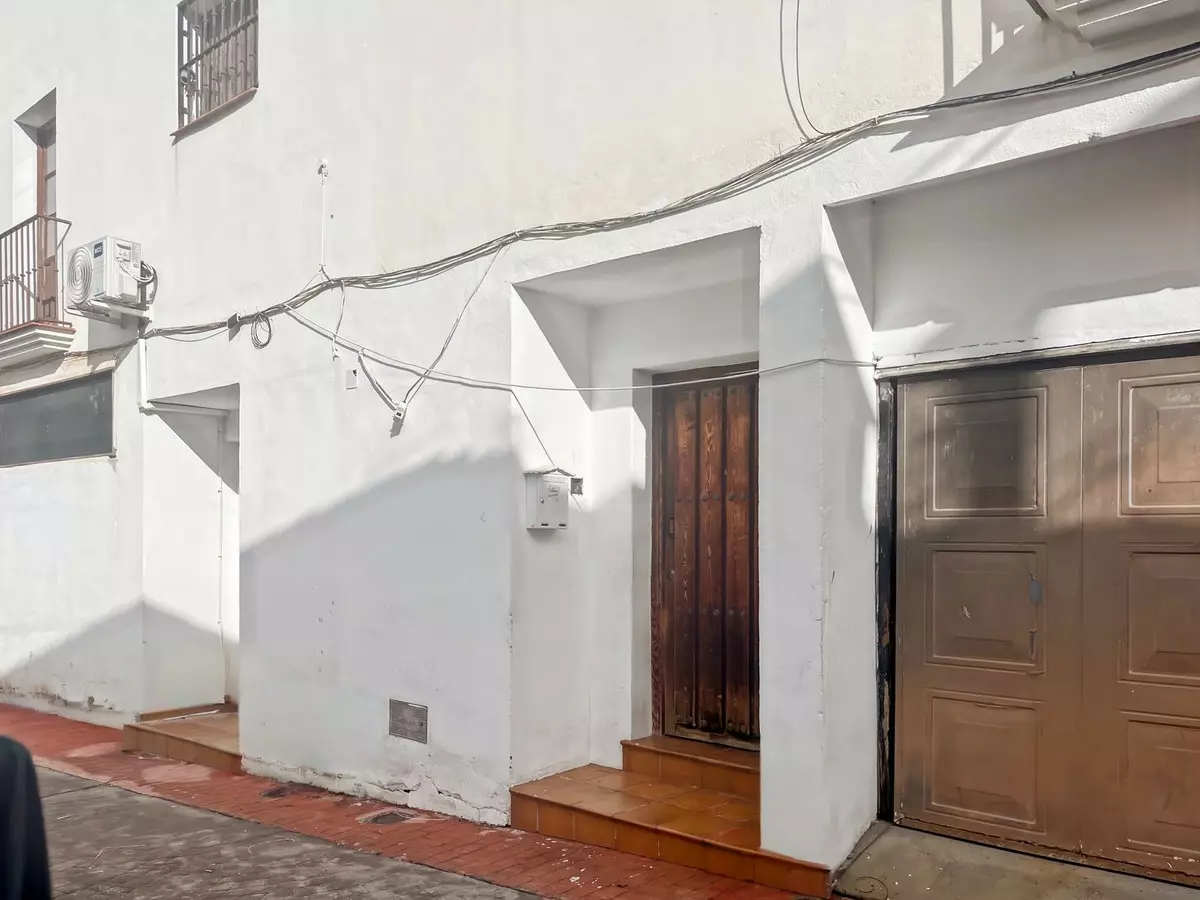 9-bedroom Town House In Riogordo, Spain (381 M²)