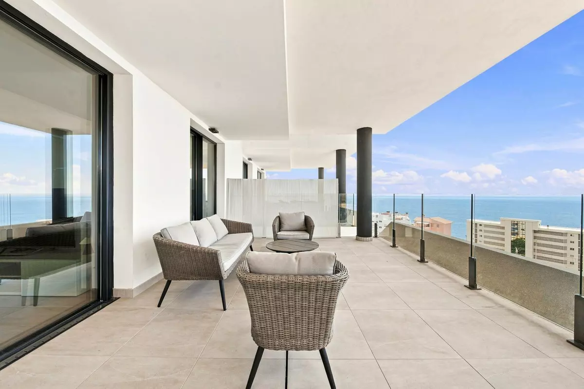 2-bedroom Apartment In Fuengirola, Spain (133 M²)