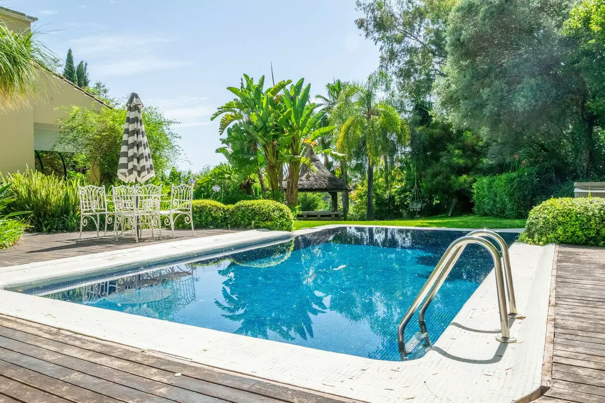 3-bedroom Villa In Benahavis, Spain (329 M²)