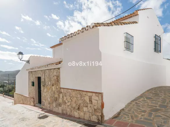 5-bedroom Villa In Macharaviaya, Spain (102 M²)