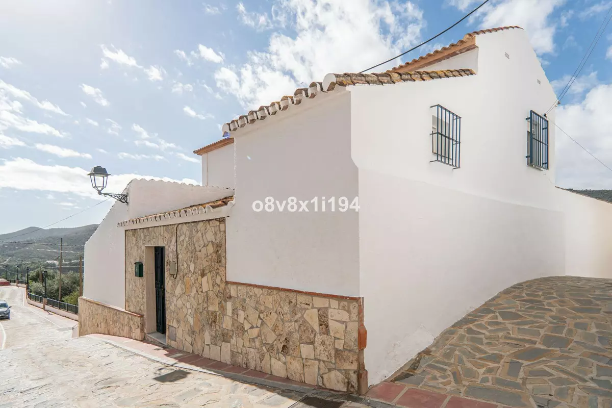 5-bedroom Villa In Macharaviaya, Spain (102 M²)