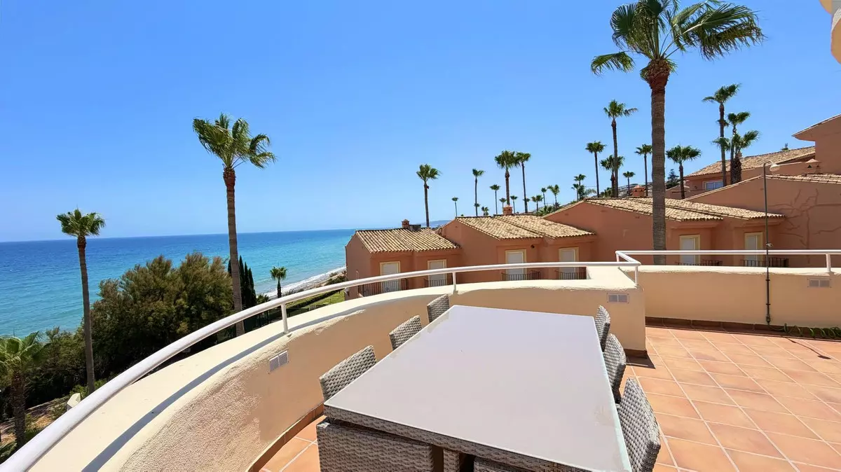 3-bedroom Apartment In Estepona, Spain (157 M²)