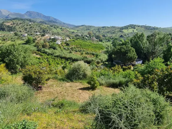 2-bedroom Villa In Tolox, Spain (60 M²)