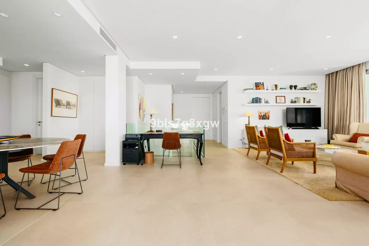 3-bedroom Apartment In Benahavis, Spain (204 M²)