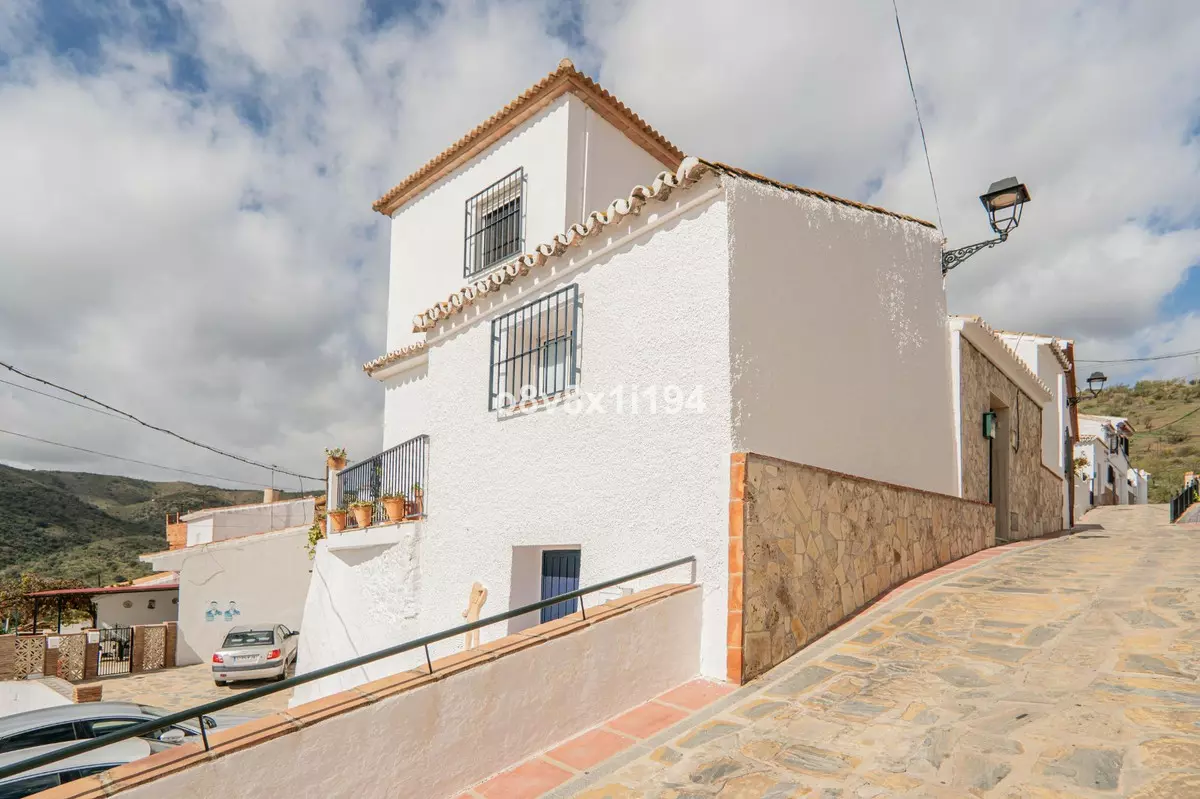 5-bedroom Villa In Macharaviaya, Spain (102 M²)