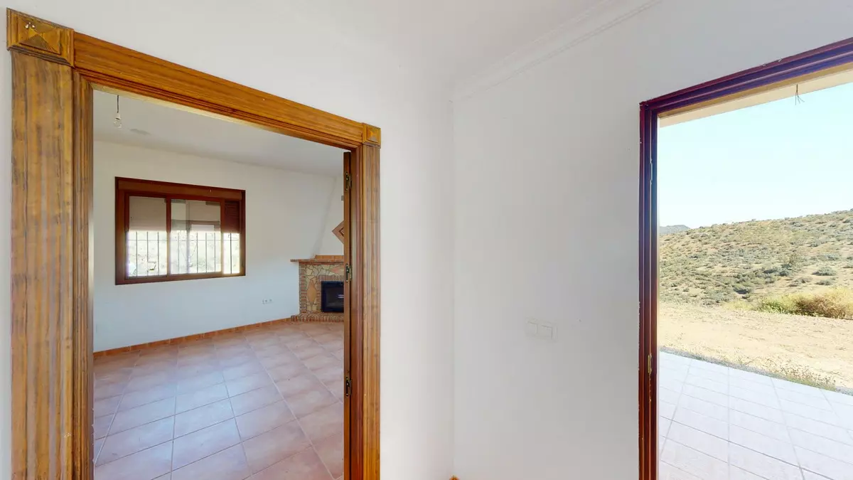 4-bedroom Villa In Colmenar, Spain (155 M²)