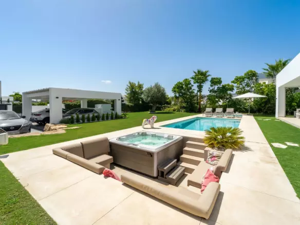 6-bedroom Villa In Mijas, Spain (554 M²)