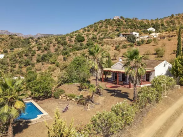 3-bedroom Villa In Tolox, Spain (99 M²)