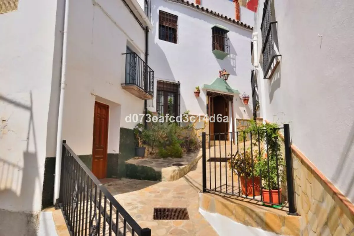 5-bedroom Town House In Benaoján, Spain (316 M²)