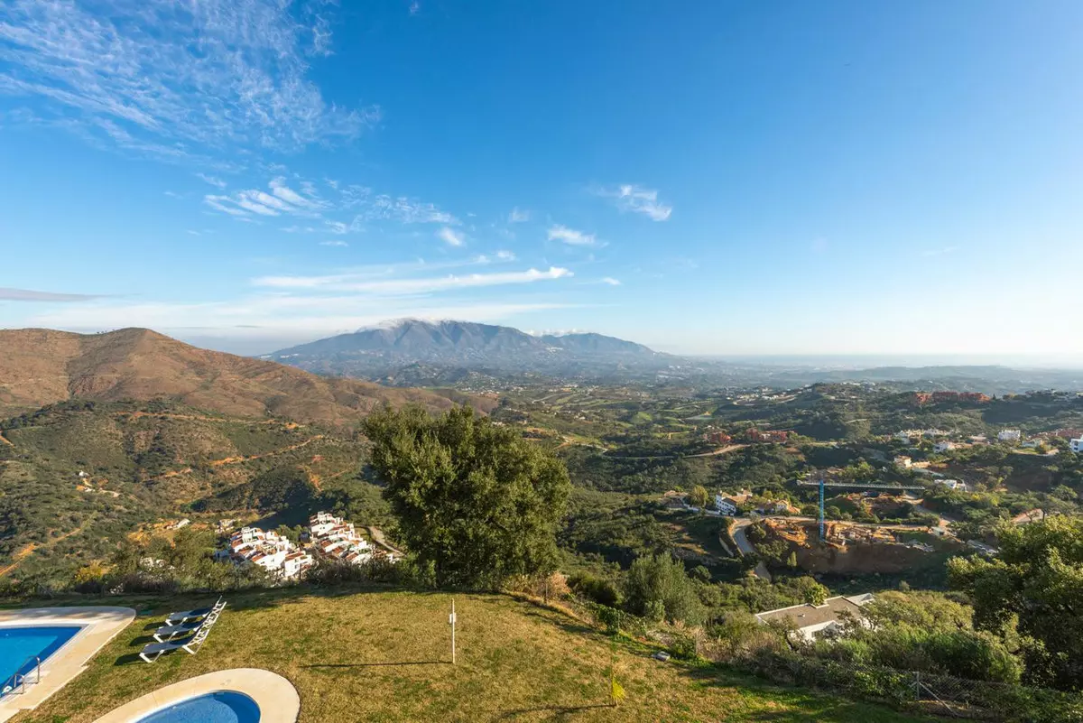 3-bedroom Town House In Marbella, Spain (294 M²)
