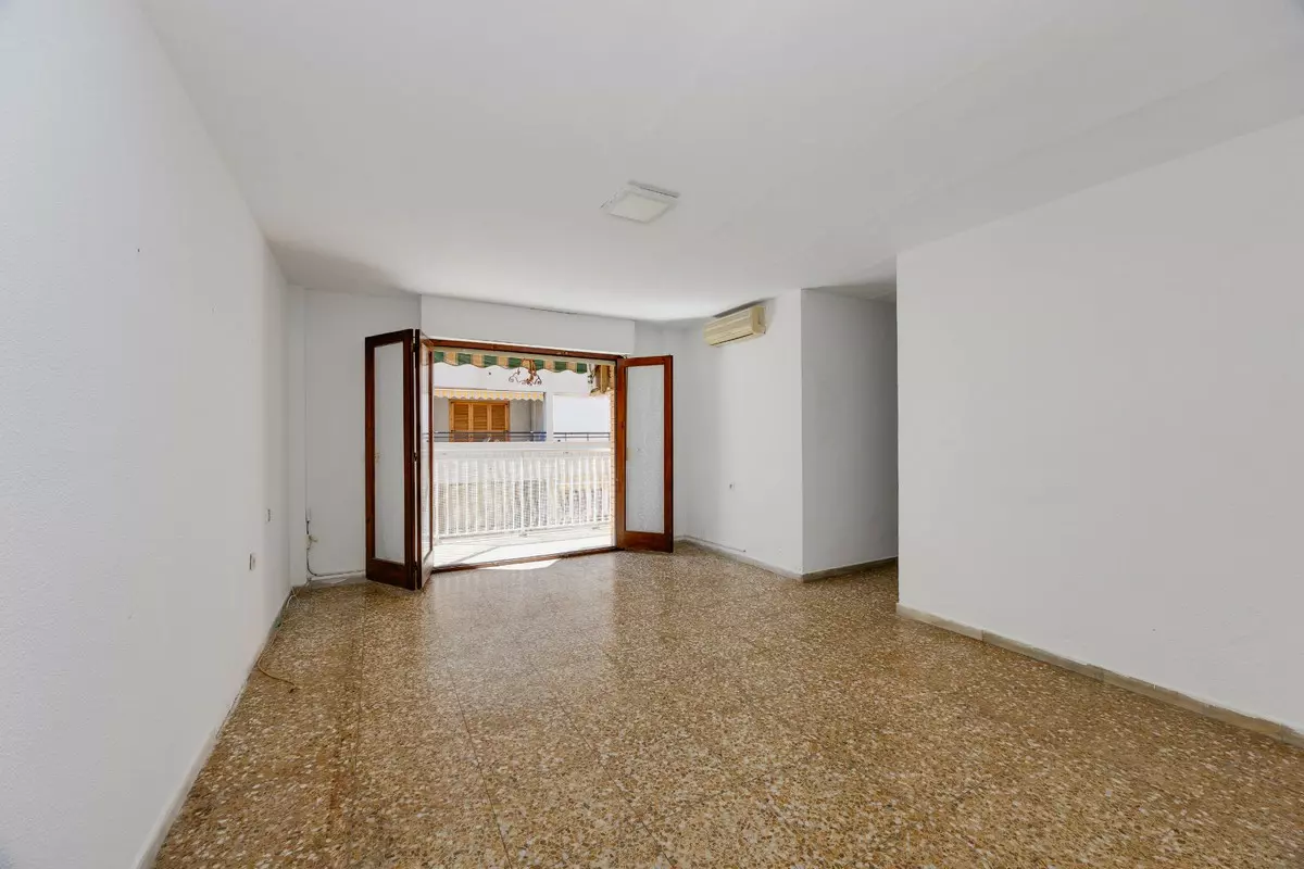 3-bedroom Apartment In Torrevieja, Spain (105 M²)
