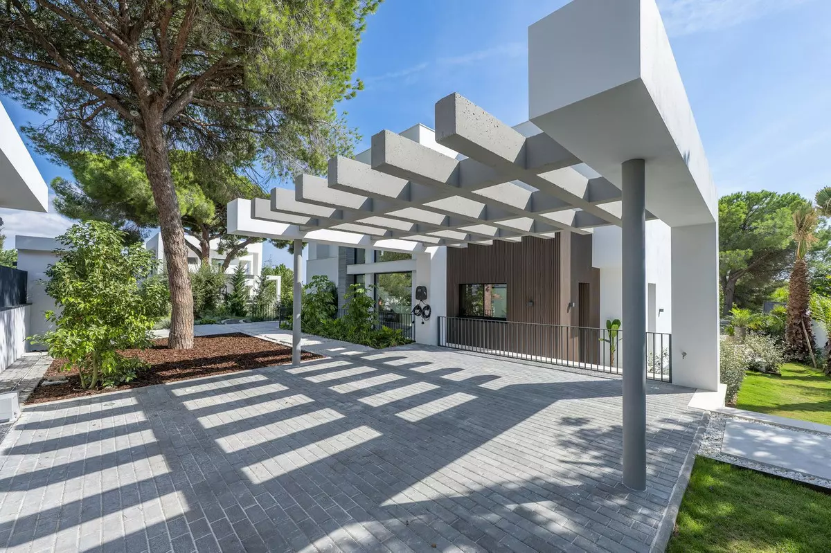 6-bedroom Villa In Marbella, Spain (570 M²)