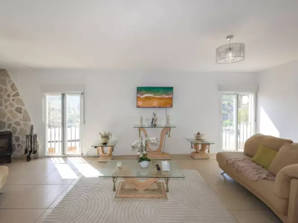 3-bedroom Town House In Tolox, Spain (125 M²)