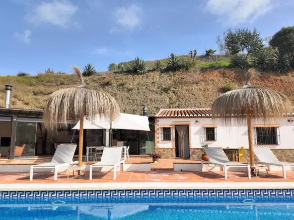 6-bedroom Villa In Álora, Spain (226 M²)
