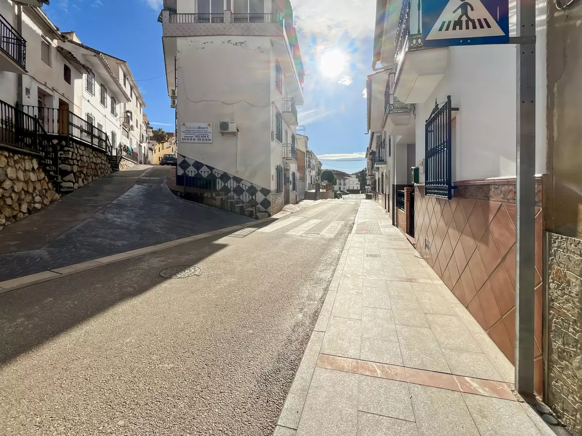 9-bedroom Town House In Riogordo, Spain (381 M²)