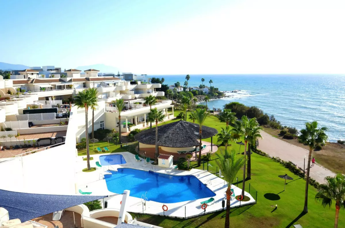 3-bedroom Apartment In Estepona, Spain (157 M²)