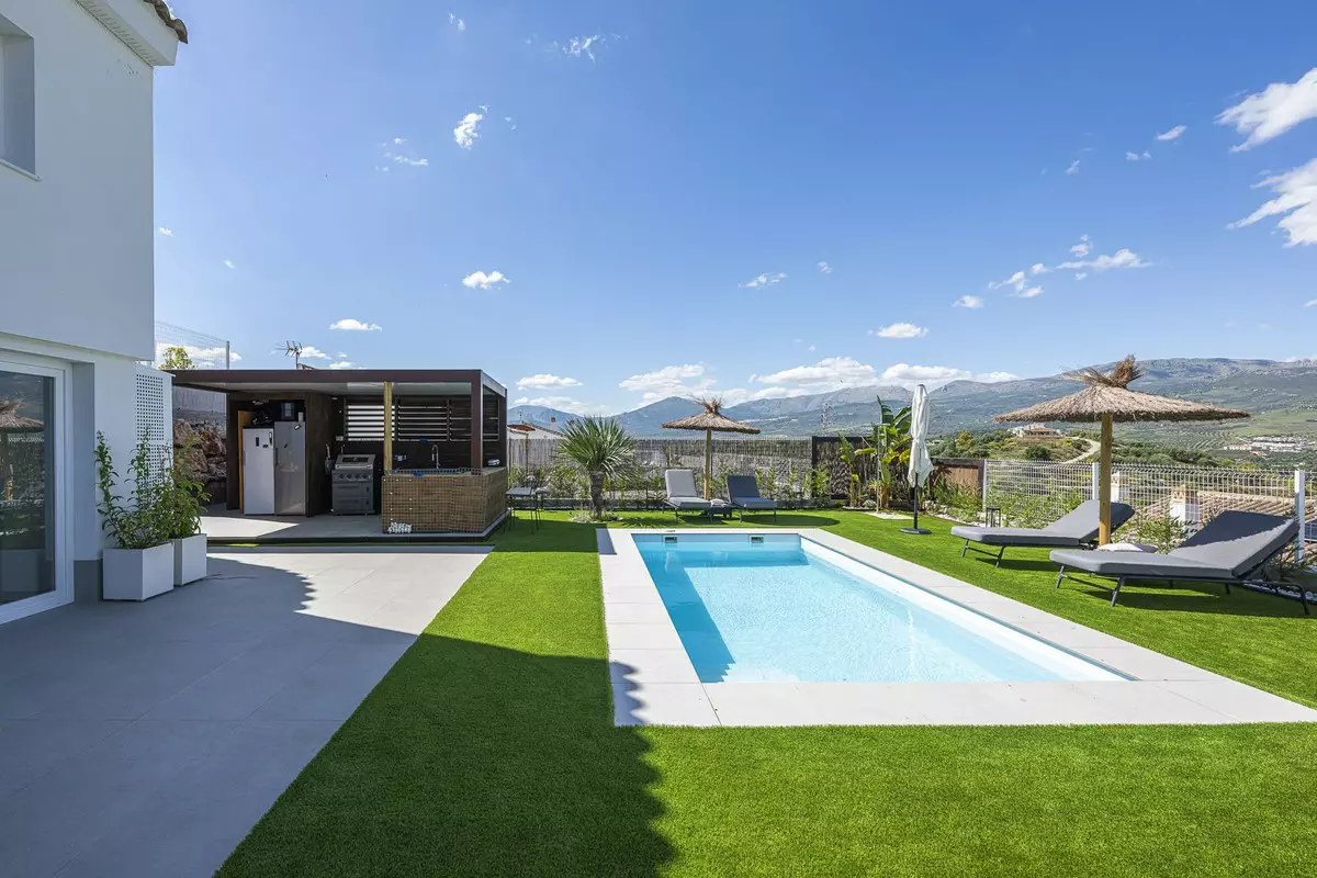 3-bedroom Villa In La Viñuela, Spain (203 M²)