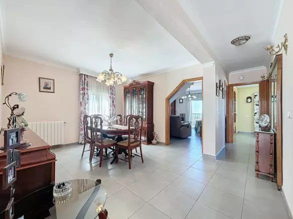3-bedroom Villa In Cómpeta, Spain (256 M²)